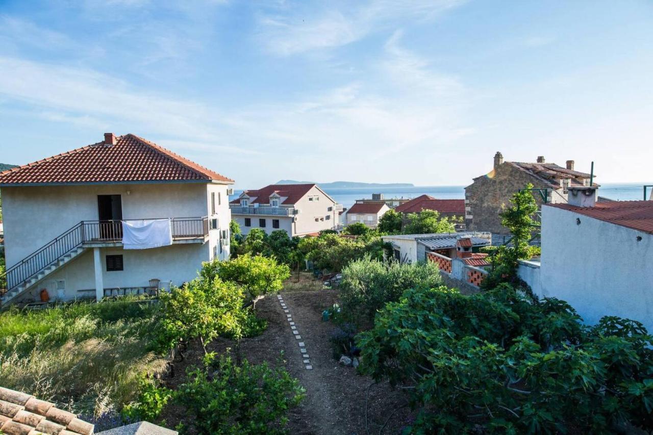 Garden Apartments Komiža Exterior foto